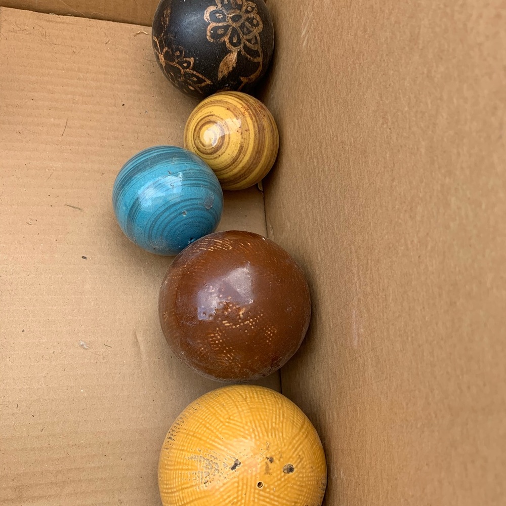 Ceramic decorative balls